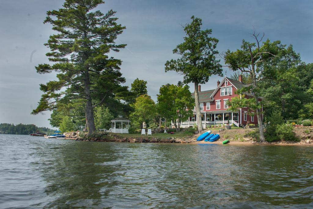 Lake House At Ferry Point Sanbornton Room photo
