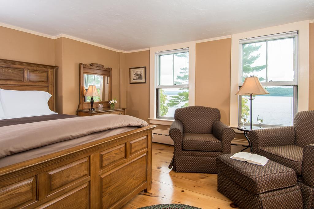 Lake House At Ferry Point Sanbornton Room photo
