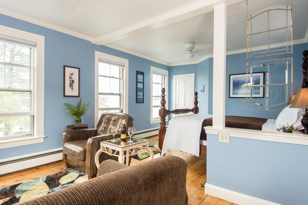 Lake House At Ferry Point Sanbornton Room photo